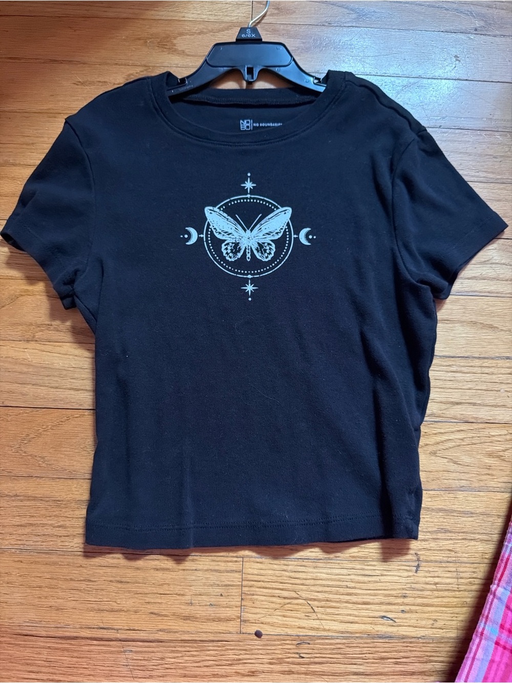 No Boundaries Black Short-Sleeve Tee with Pale Butterfly Graphic